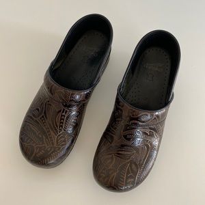 Dansko embossed leather clog 42